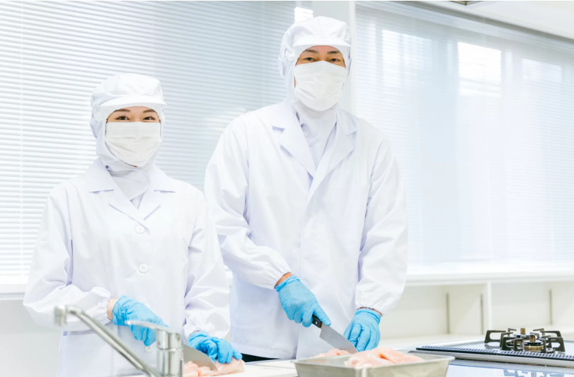 TUYỂN 10 NAM CHẾ BIẾN THỰC PHẨM (THỊT LỢN CHIÊN, TÔM CHIÊN,...)